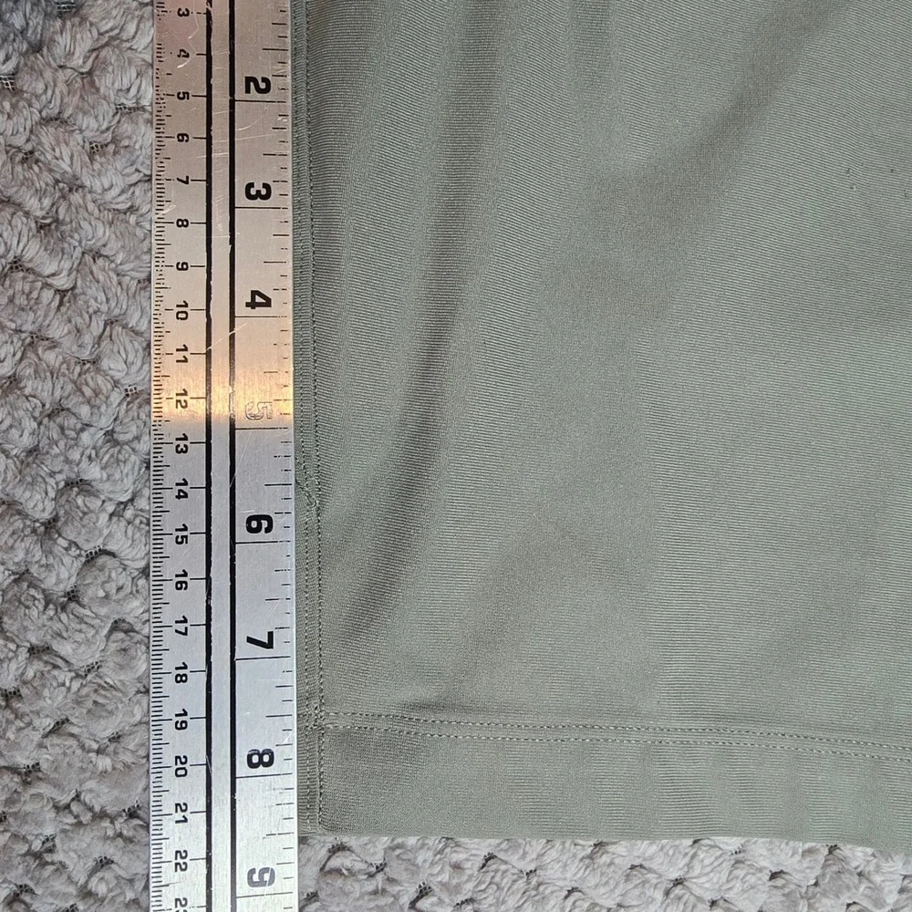 Lululemon Men's Commission Golf Shorts Size 33 Sage Green Technical Activewear